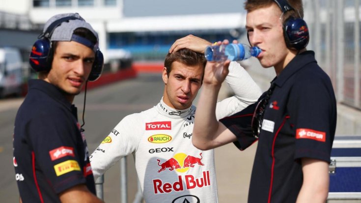 Sainz, da Costa és Kvyat egy képen