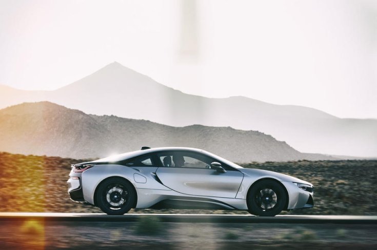 2018-as BMW i8 oldalról