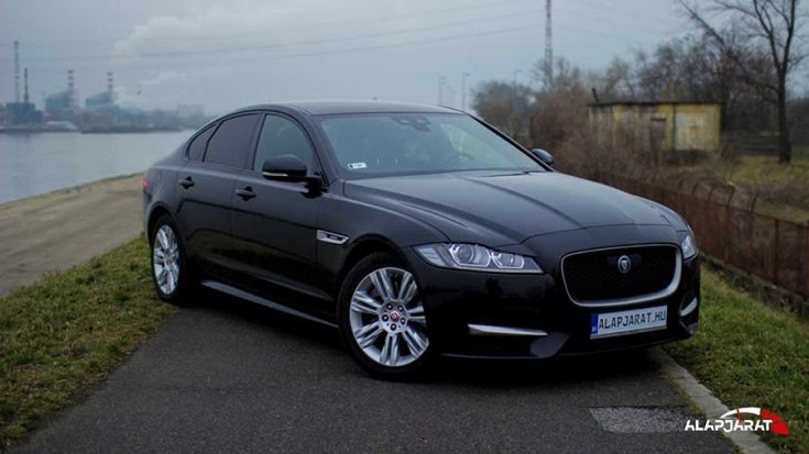 2018-as Jaguar XF elölről