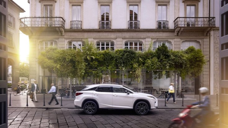 2018 Lexus RX, fehér, oldalnézet, jobbról