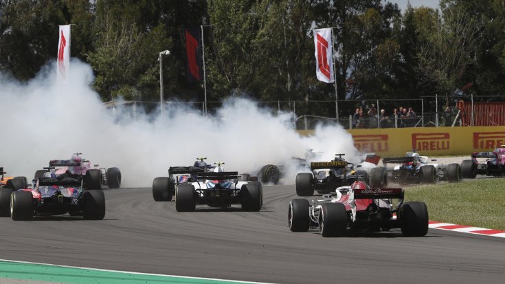 Grosjean megpördülése a 2018-as Spanyol Nagydíj rajtját követően