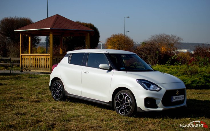 Fehér Suzuki Swift 2019