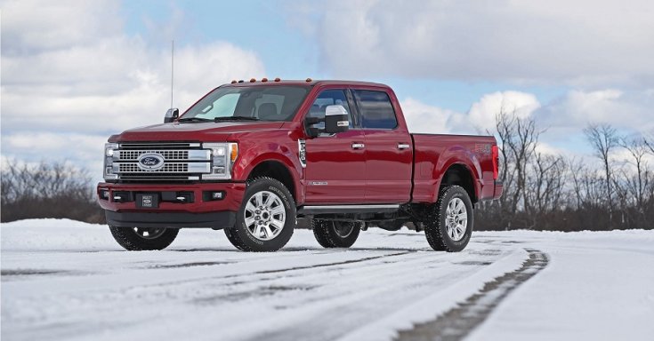 2018 Ford F-Series Super Duty pickup, piros, oldalnézet
