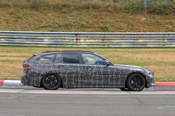 2019 BMW 3 Touring kiadás takarófóliában oldalról