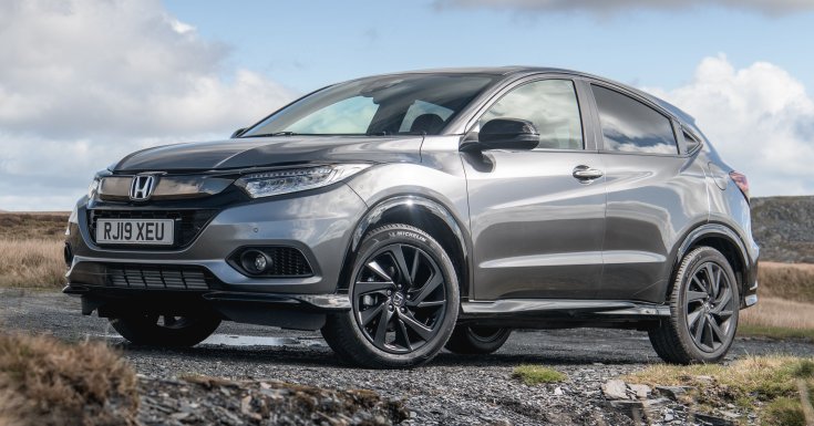 Honda HR-V Sport oldalról fotózva