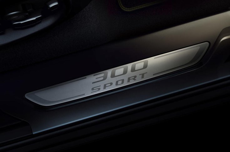 2019-es Jaguar F-Pace 300 Sport küszöb