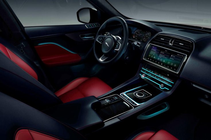 2019-es Jaguar F-Pace Chequered Flag beltere