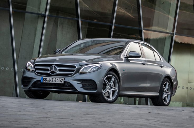 2019 Mercedes-Benz E300e szemből