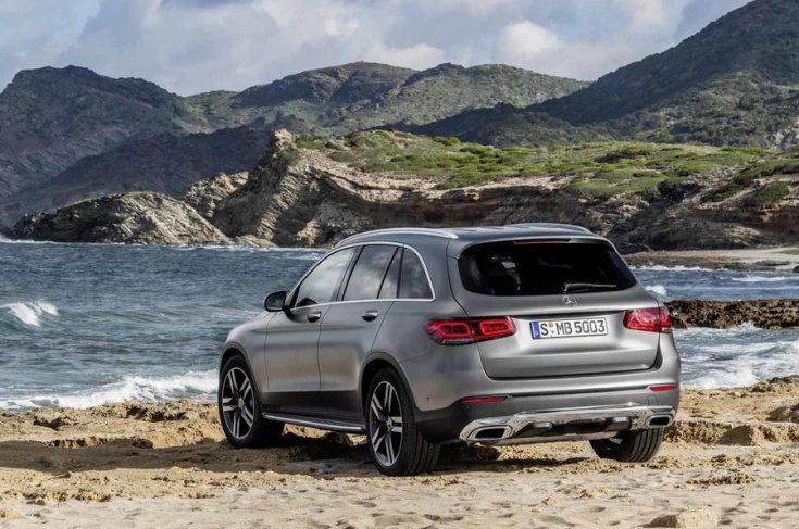 2019-es Mercedes GLC hátulról