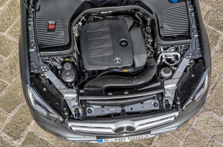 2019-es Mercedes GLC motortere