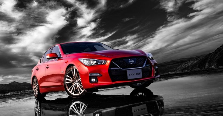 Nissan Skyline piros színben