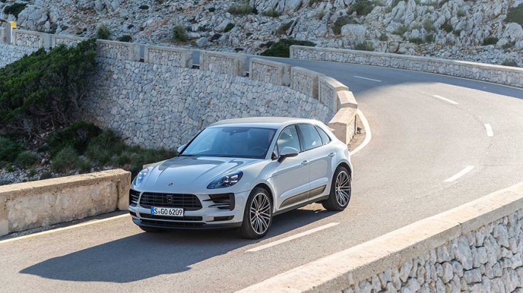 Porsche Macan egy hegyi úton