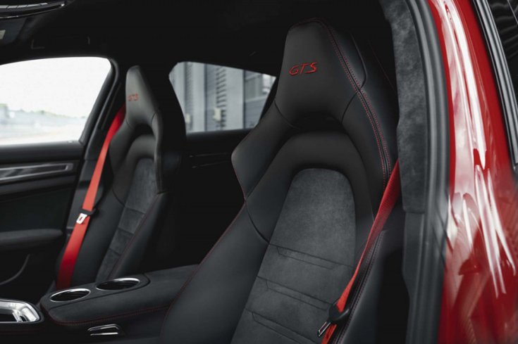 2019-es Porsche Panamera GTS beltere