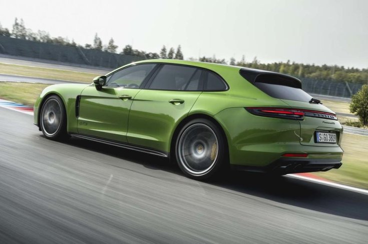 2019-es Porsche Panamera GTS Sport Tourismo hátulról