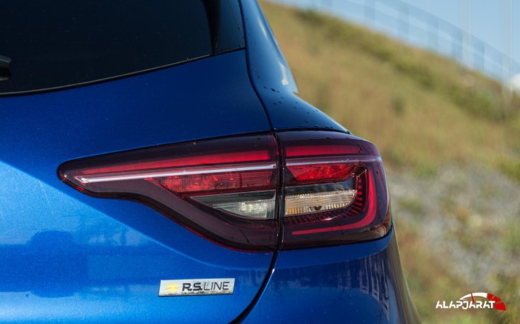 2020-as Renault Clio hátulról