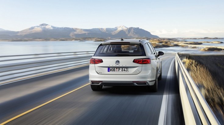 2019 Volkswagen Passat kombi hátulja