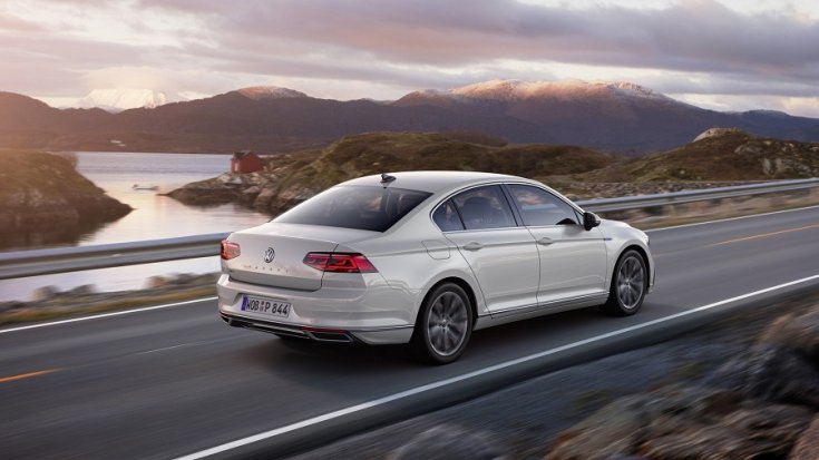 2019 Volkswagen Passat szedán hátulja