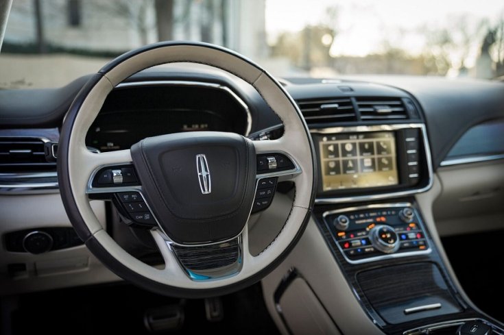 2019 Lincoln Continental Coach Edition Black Label, kormány, elölnézet, oldalról, balról