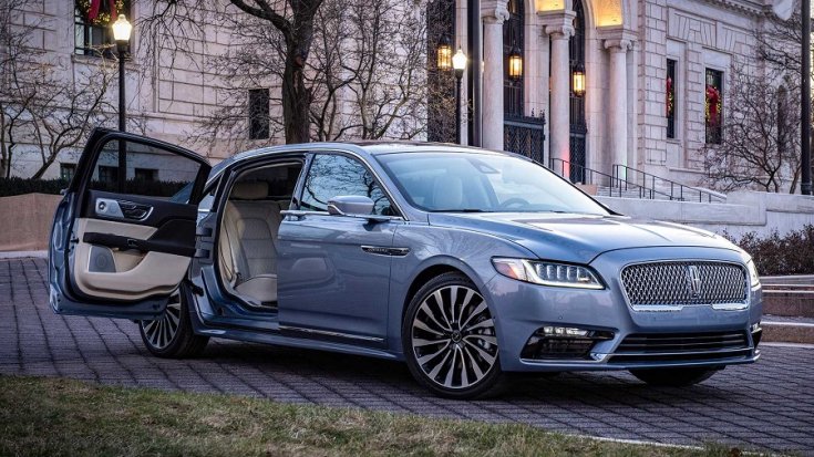 2019 Lincoln Continental Coach Edition Black Label, öngyilkos ajtó, kék, oldalnézet, elölnézet, jobbról