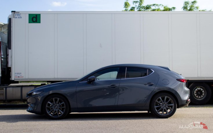 2019 Mazda 3 oldalról