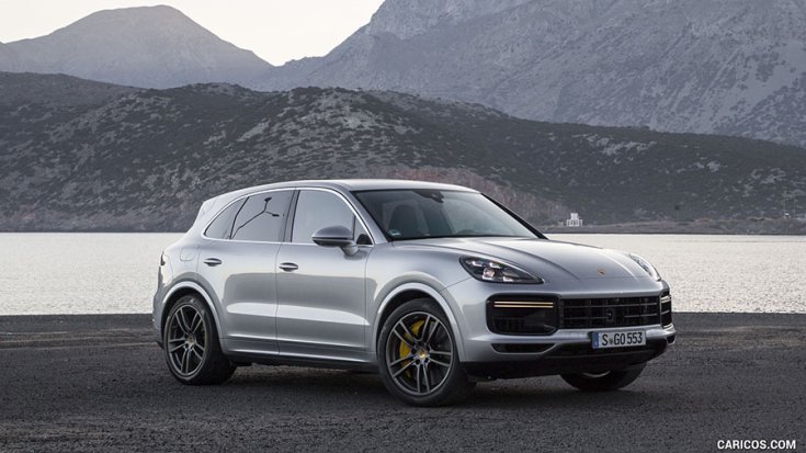 2017 Porsche Cayenne Turbo hegyi környezetben