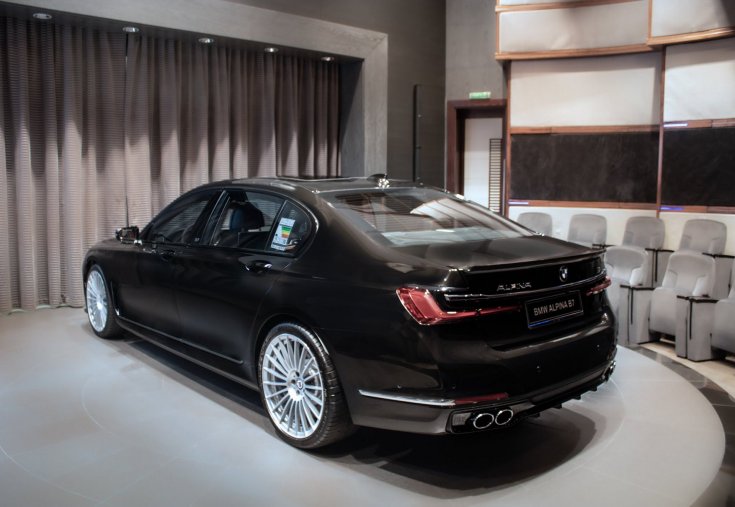 2020-as Alpina B7 hátulról