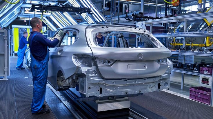 BMW 1-es sorozat alapozózva gyártósoron