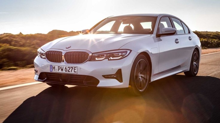 BMW 330e 2020 naplementében