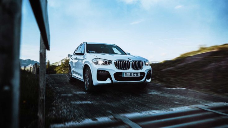 2020-as BMW X3 xDrive30e plug-in hibrid elölről
