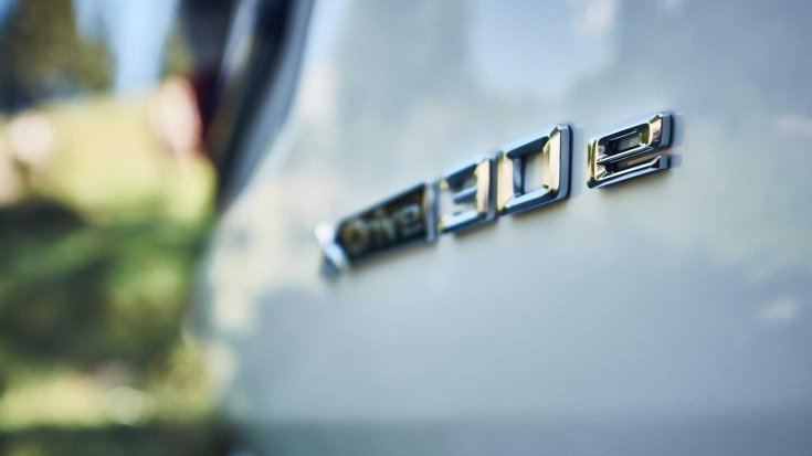 2020-as BMW X3 xDrive30e plug-in hibrid felirat