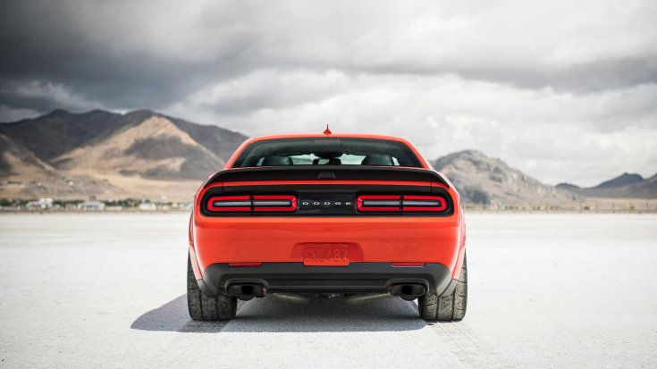 Dodge Challenger hátulról