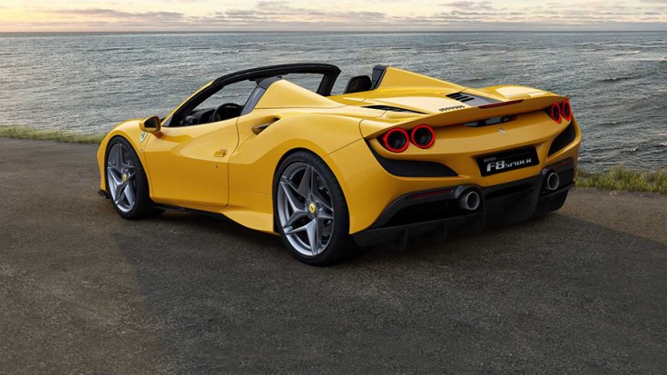 A Ferrari F8 Spider hátulról fotózva