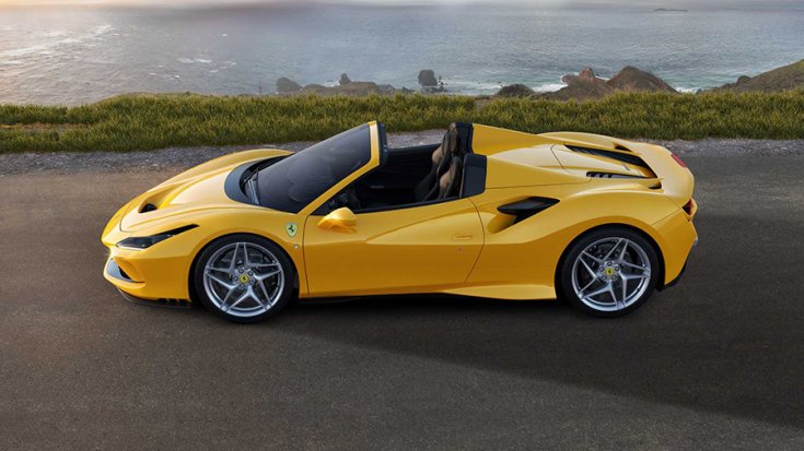 A Ferrari F8 Spider oldalról fotózva