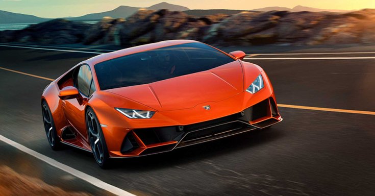 A 2020-as Lamborghini Huracán Evo szemből fotózva