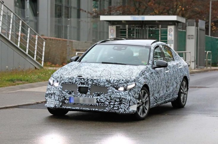 2020-as Mercedes C-osztály kémfotón, elölről