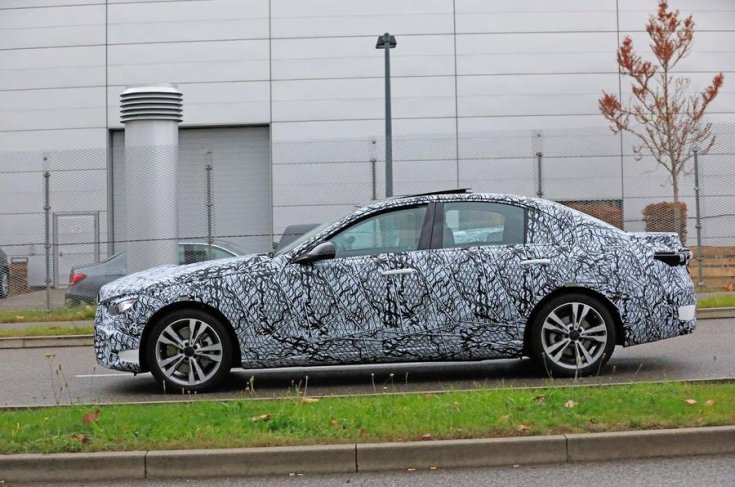 2020-as Mercedes C-osztály kémfotón, oldalról