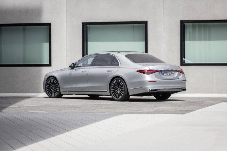 2020-as Mercedes S-osztály hátulról