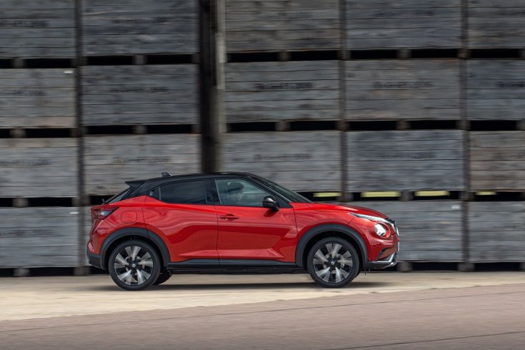 2020 Nissan Juke Fuji Sunset színben oldalról