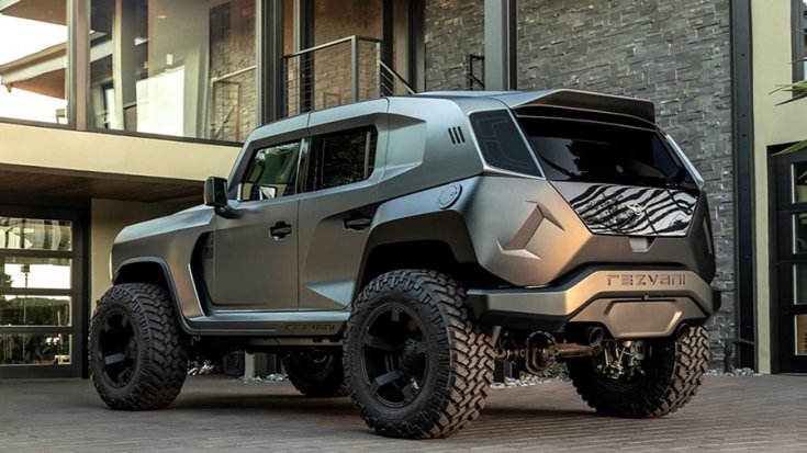 A 2020-as Rezvani Tank hátulról