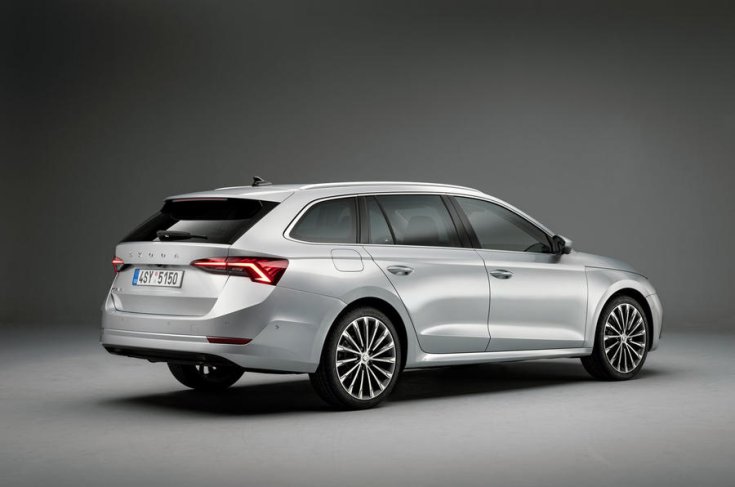 2020-as Škoda Octavia kombi hátulról