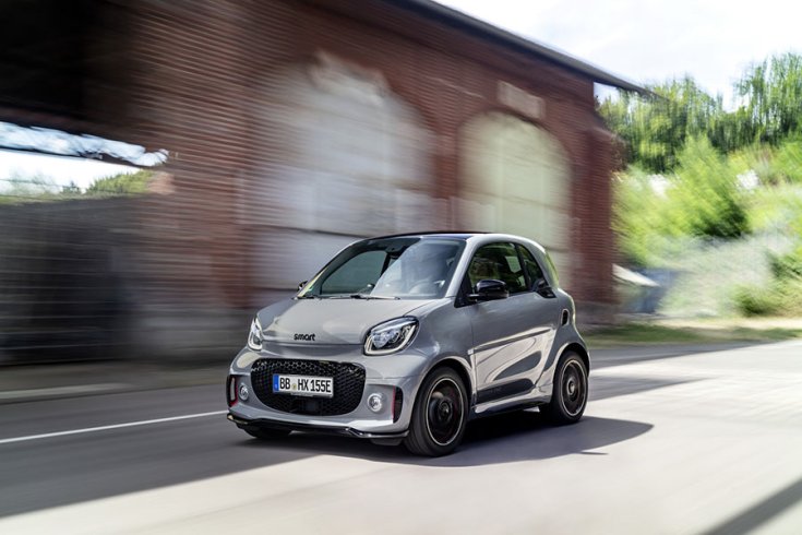 Az új Smart EQ ForTwo menet közben