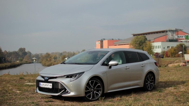 2020-as Toyota Corolla elölről