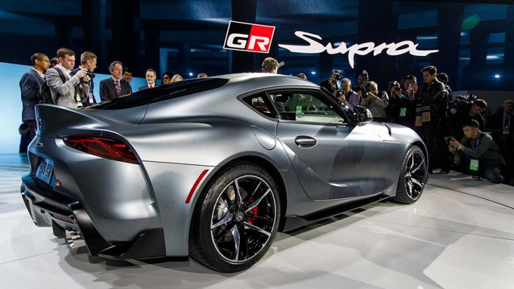 2020 Toyota Supra a Detroiti autószalonon 45 fokos szögből hátulról