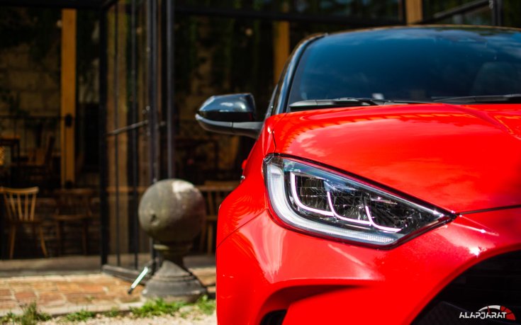 2020-as Toyota Yaris Hibrid fényszóró