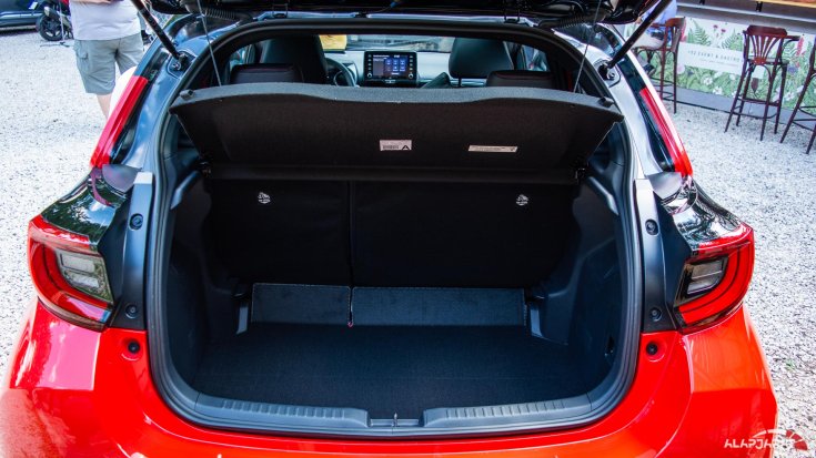 2020-as Toyota Yaris Hibrid csomagtér