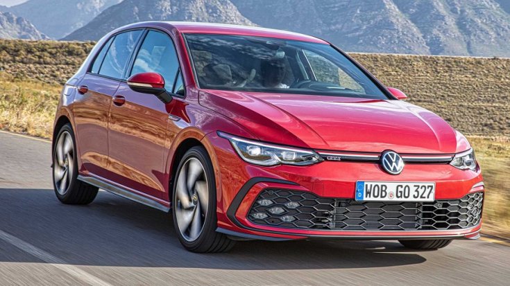 VW Golf Mk8 oldalról, menet közben