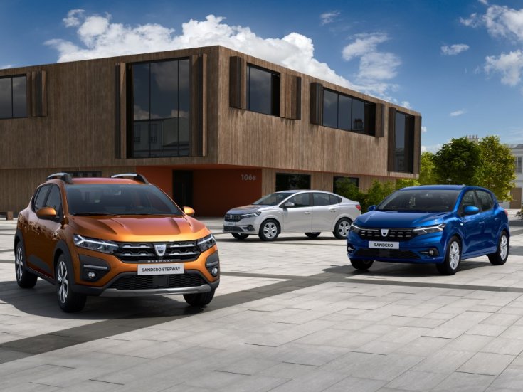 2021-es Dacia modellek városi térben