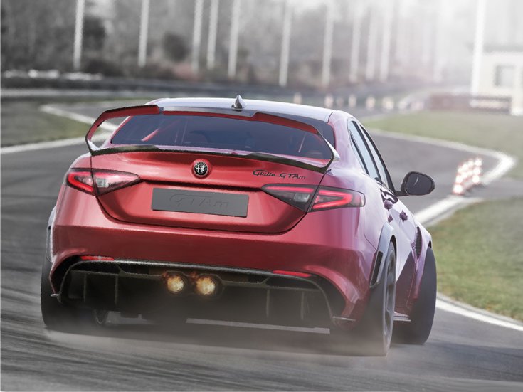 2021 Alfa Romeo Giulia GTA, menet közben hátulról
