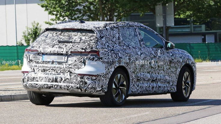 2021-es Audi Q4 e-tron kémfotó hátulról