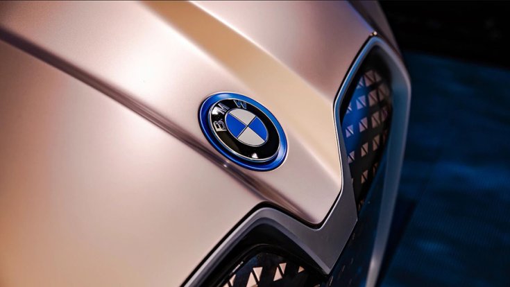 BMW Vision iNext a Los Angelesi Autószalonon közeli fotón az orrészről